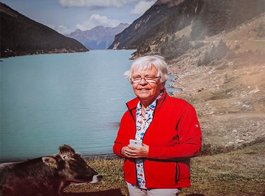 Gisela Damme, am Gepatsch-Stausee unterhalb des Gepatsch Ferners (3108 m) im Kaunertal